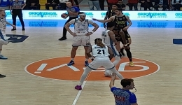 S.S. NAPOLI BASKET - REYER VENEZIA, APPUNTAMENTO ALLA FRUIT VILLAGE ARENA