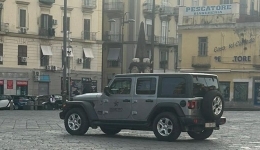 Napoli: Pattuglia dell'Esercito h24 in piazza Mercato