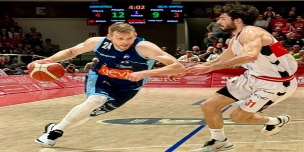 LA GENERAZIONE VINCENTE NAPOLI BASKET SCONFITTA A REGGIO EMILIA.