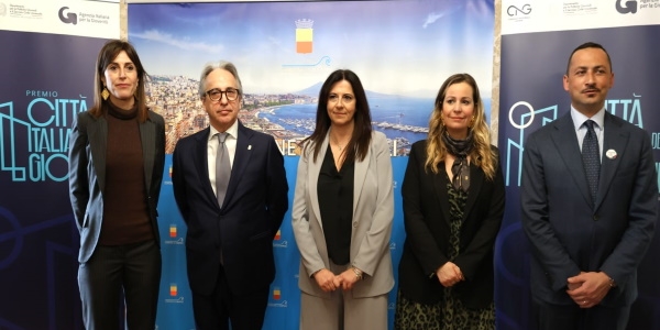 Premio 'Città italiana dei giovani', Napoli consegna il 'testimone' a Potenza 