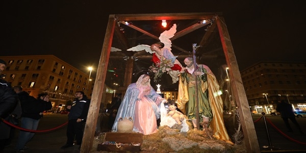 LA NATIVITÀ NAPOLETANA IN PIAZZA MUNICIPIO DAL 19 DICEMBRE ALL’ 8 GENNAIO