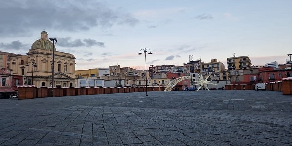 NAPOLI: BEFANA IN PIAZZA MERCATO – FIERA DEL GIOCATTOLO E DELLA CALZA