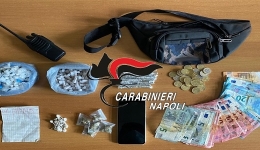 Caivano: trovato in possesso di droga e soldi, arrestato dai carabinieri