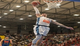 La Gevi Napoli Basket chiude con un sorriso. Batte Scafati e supera il muro dei 100